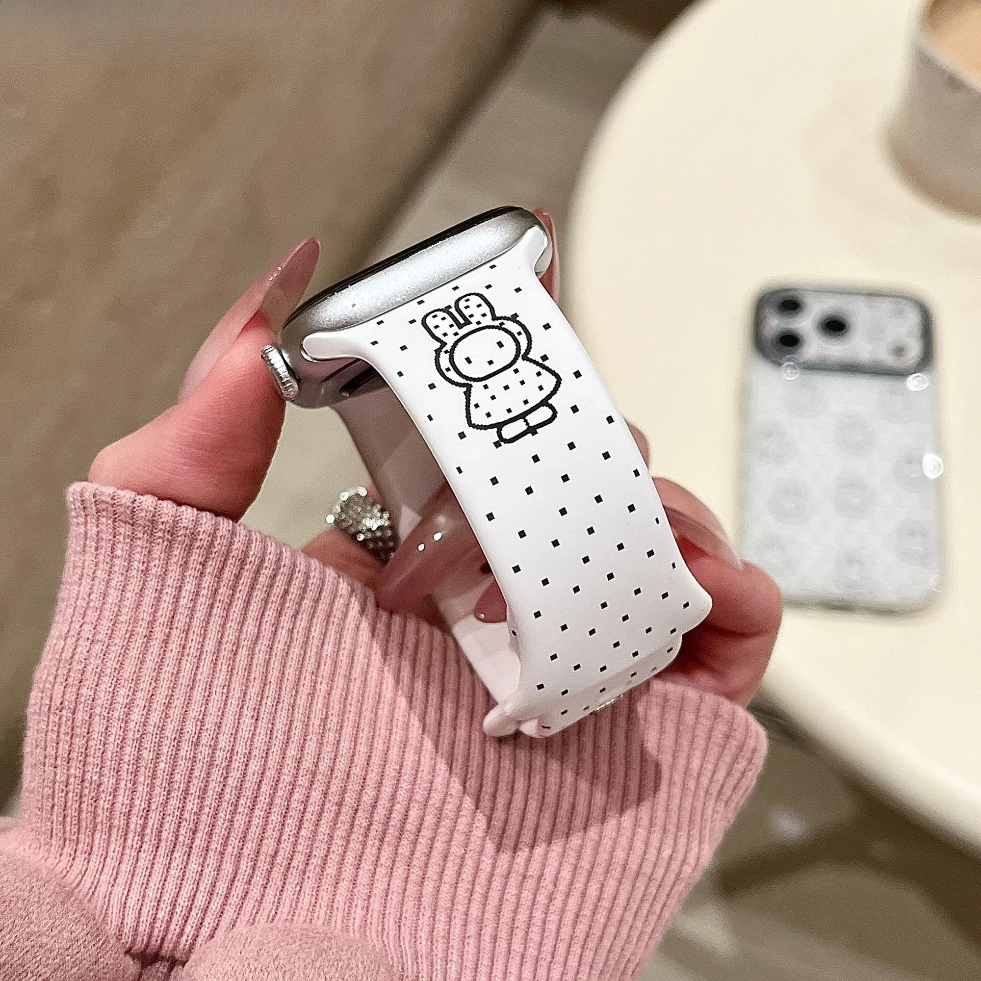 Фото Модный силиконовый ремешок Kawaii Pixel Art Miffy белого цвета для часов, совместимый с IWatch S11 S10 S9, приятный для кожи, повседневный аксессуар для часов №4