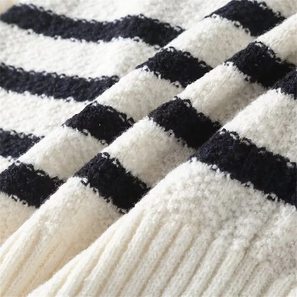 Вязаный жилет в черно-белую полоску круглый вырез однобортный шикарный топ