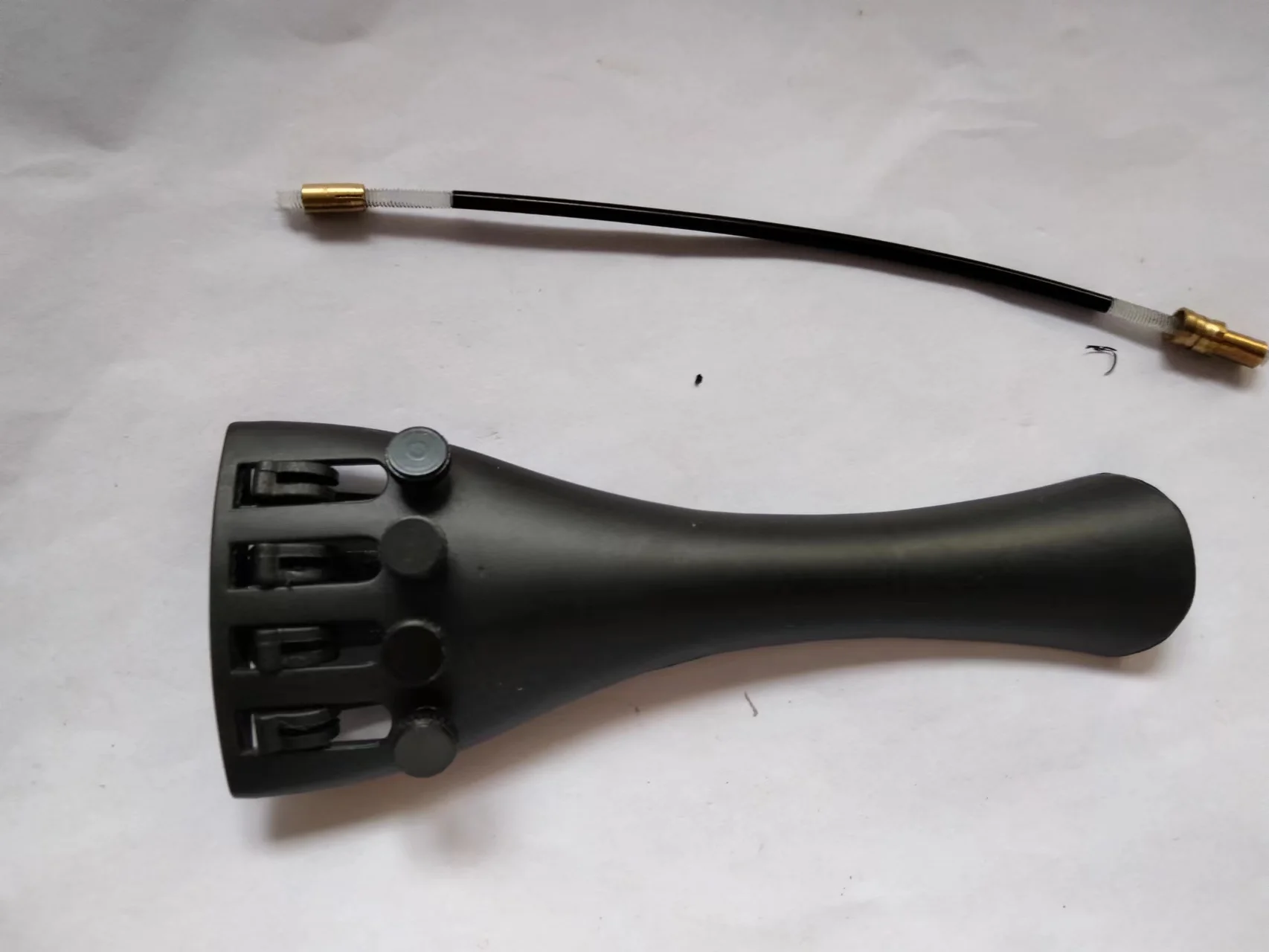 

1 PC Carbon Fiber Violin Tail Piece With 1 PC Nylon Violin Gut From 1/8 To 4/4