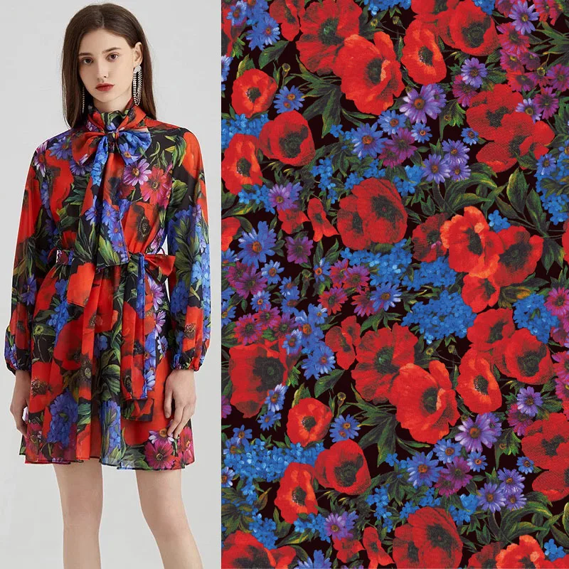 Цветок мака и маленькая ромашка с принтом имитирующая шелковую атласную ткань