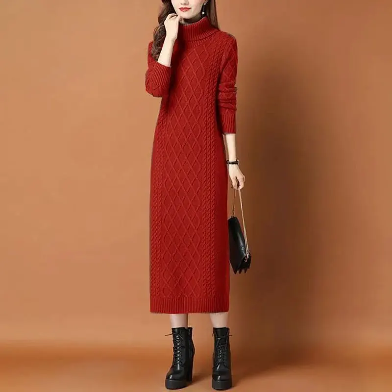 Женское трикотажное платье-водолазка