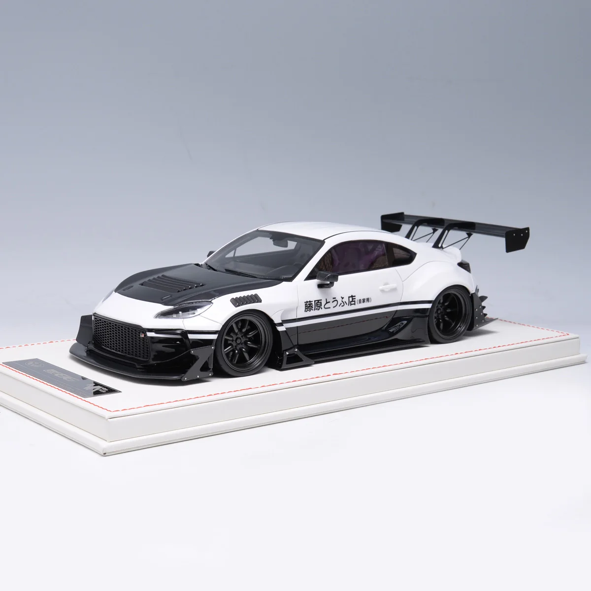 

Смола масштаб 1:18 Widebody Fujiwara GR86 Ограниченная серия модель автомобиля для взрослых ностальгия Классическая коллекция игрушек сувенир статический дисплей