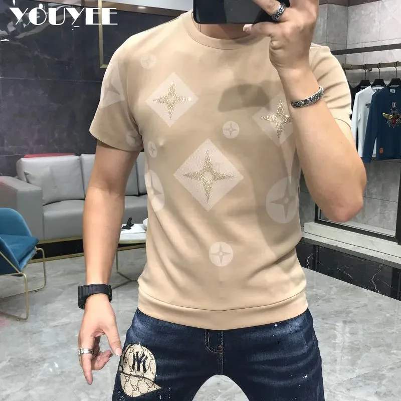 

T-Shirt Men Rhinestone Pink Shirt Large Size 4XL New 2023 Summer Personalized Trend High Quality Short Sleeve Tees Male Top