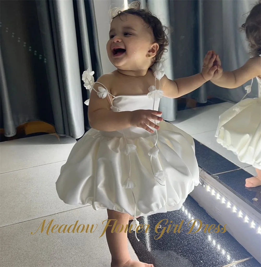 Фото Пышное бальное платье для девочек Meadow Cream White Princess с бретельками-спагетти, 3D цветочным декором ручной работы и пышной юбкой-туту для выпускного вечера №1