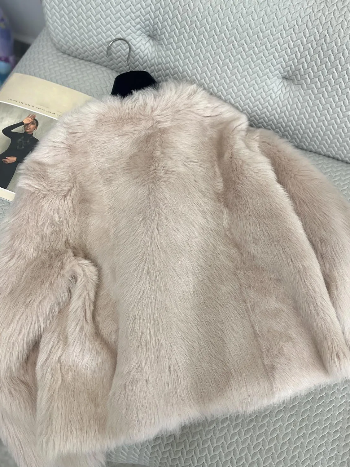 Рисунок 2 - Меховое пальто с V-образным вырезом