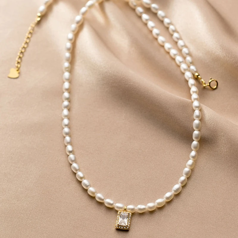 

Изящное жемчужное ожерелье с кубическим кулоном, модное ювелирное изделие, плоское жемчужное ожерелье для женщин и девушек, подарки на день...