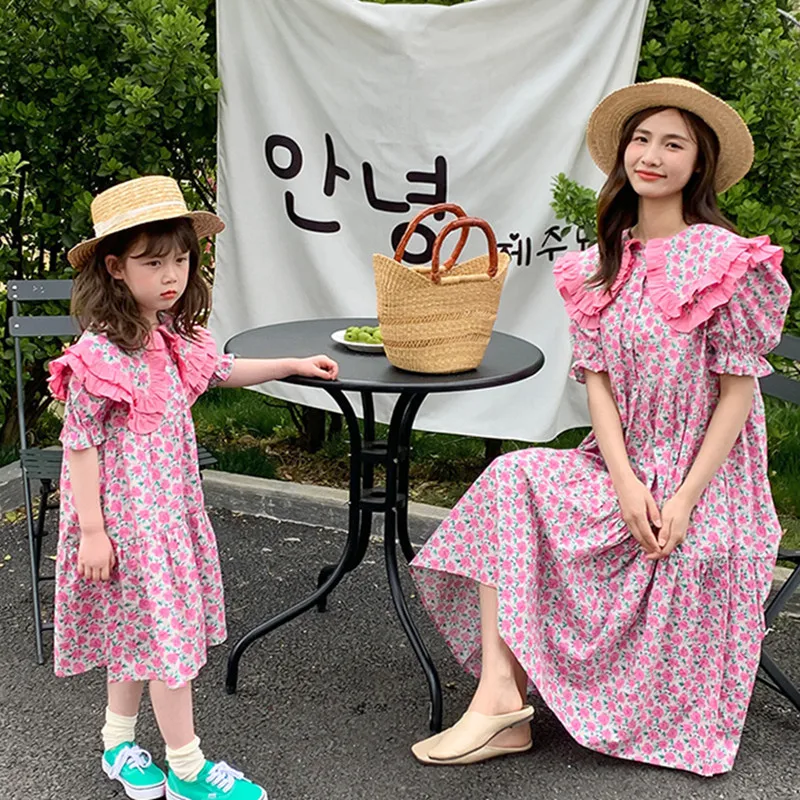 

2022 Mom Daughter Matching Dresses Mommy And Me Summer Beach Wear Korean Baby Girls Peter Pan Collar Floral Dress Women Clothing