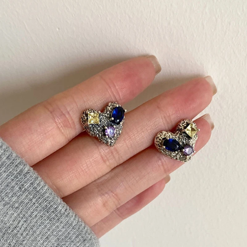 

Sterling Silver French Entry Gemstone Love Heart Stud Earrings Women's Creative Screw Tightening Buckle Earrings All-Matching