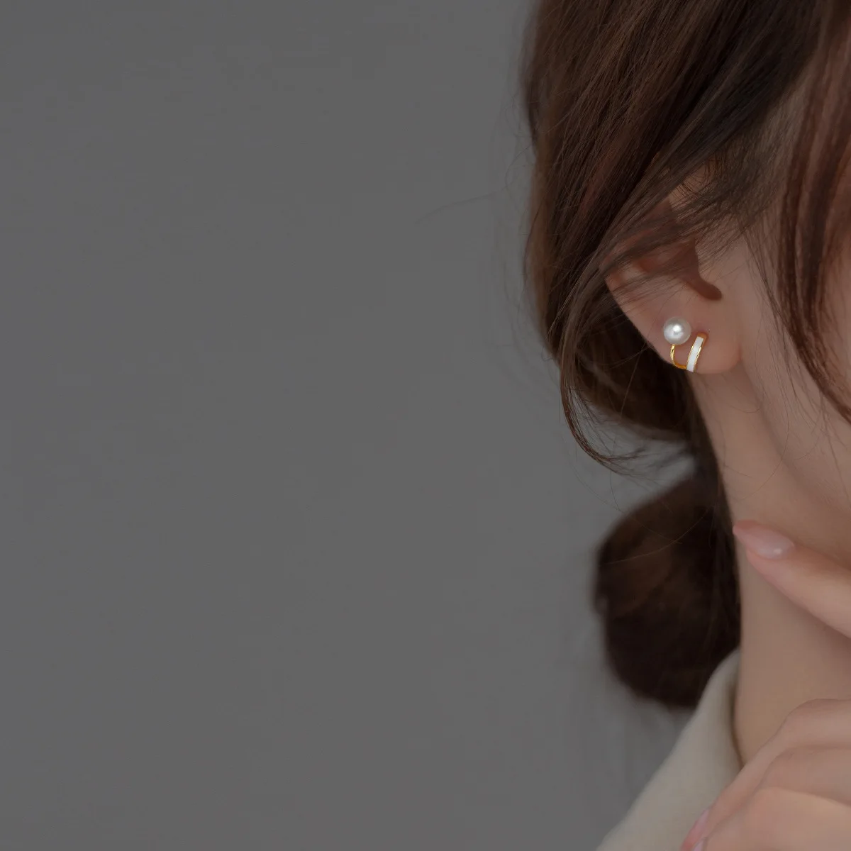 

925 Sterling Stud Silver Earrings with Shell Pearl