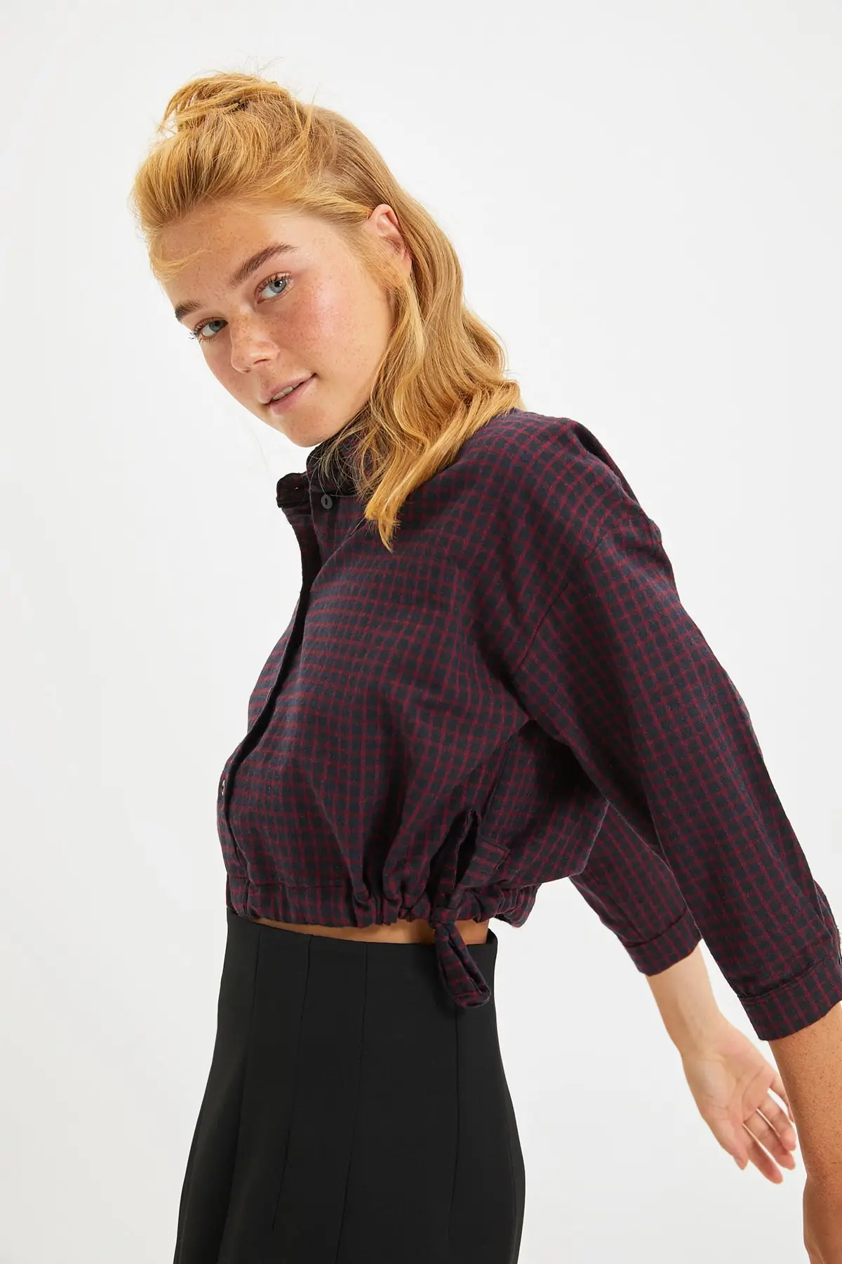 

Trendyol Waist Detail Shirt TWOAW22GO0382