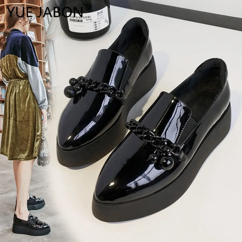 Кроссовки женские из лакированной кожи на цепочке повседневные лоферы платформе