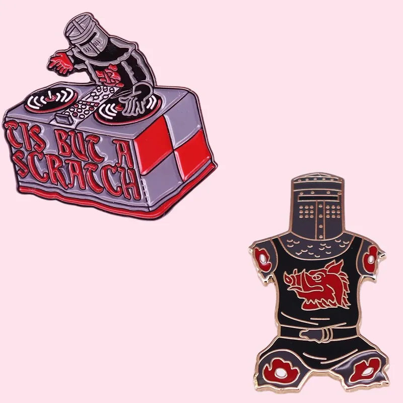 

Металлическая эмалированная брошь в виде черного рыцаря с записью в маске, модный значок DJ TIS BUT A стойкий к царапинам, уникальные булавки для рюкзака, шляпы, подарки, бесплатная доставка