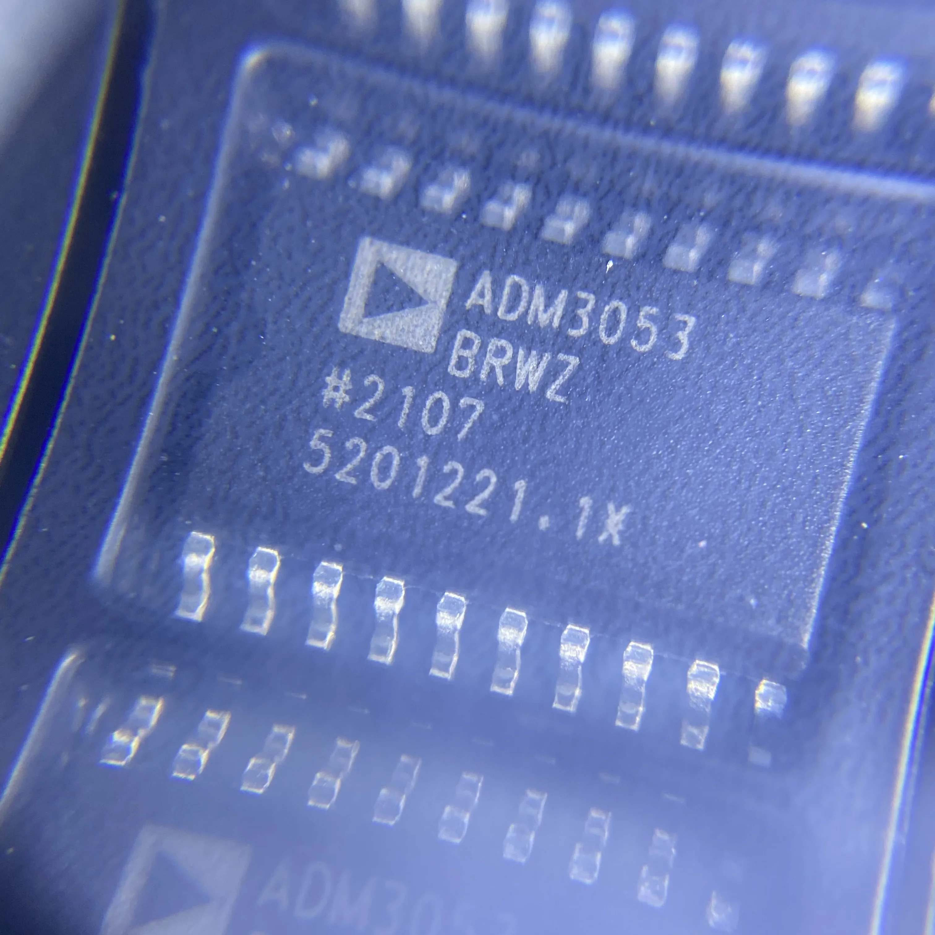 

10Pcs~50Pcs Original ADM3053BRWZ ADM3053BRW ADM3053 SOP-20 Digital Isolator Chip