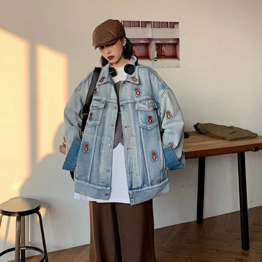 

Новинка 2023, Весенняя стильная Корейская версия, винтажная джинсовая куртка в гонконгском стиле с вышивкой медведя, бесплатная доставка