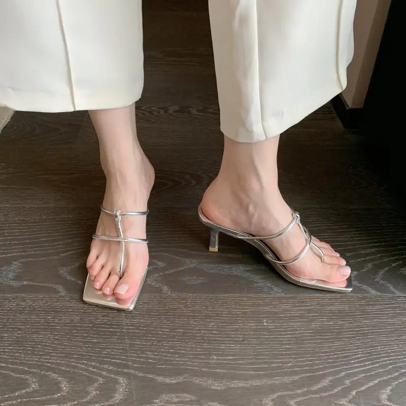 

Туфли женские узкие со шнуровкой и змеиным принтом, на высоком каблуке