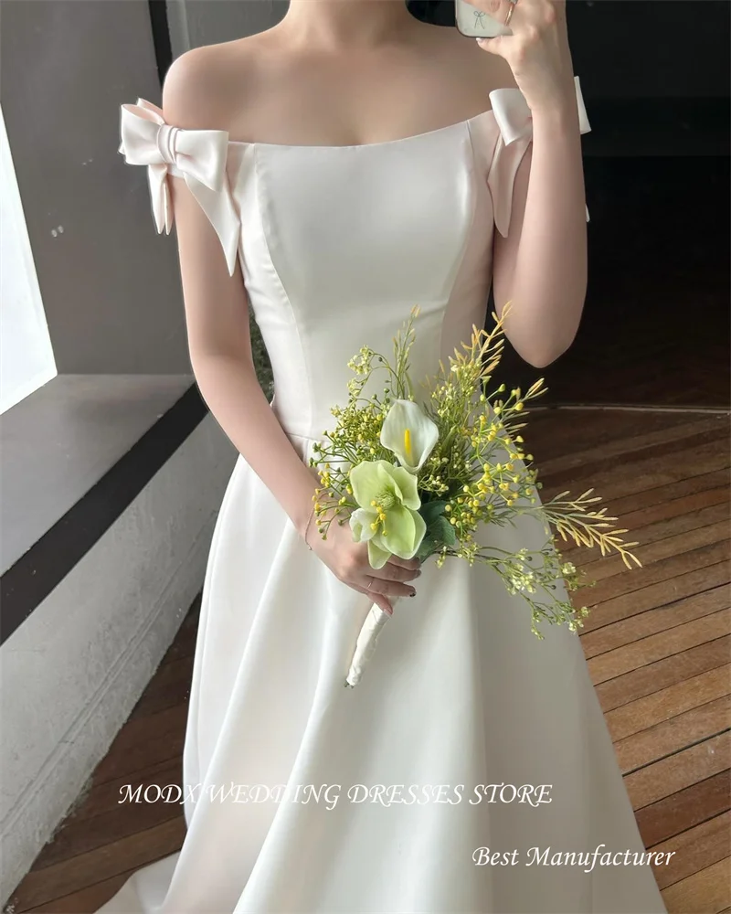 Платье свадебное атласное ТРАПЕЦИЕВИДНОЕ с открытыми плечами и бантом |