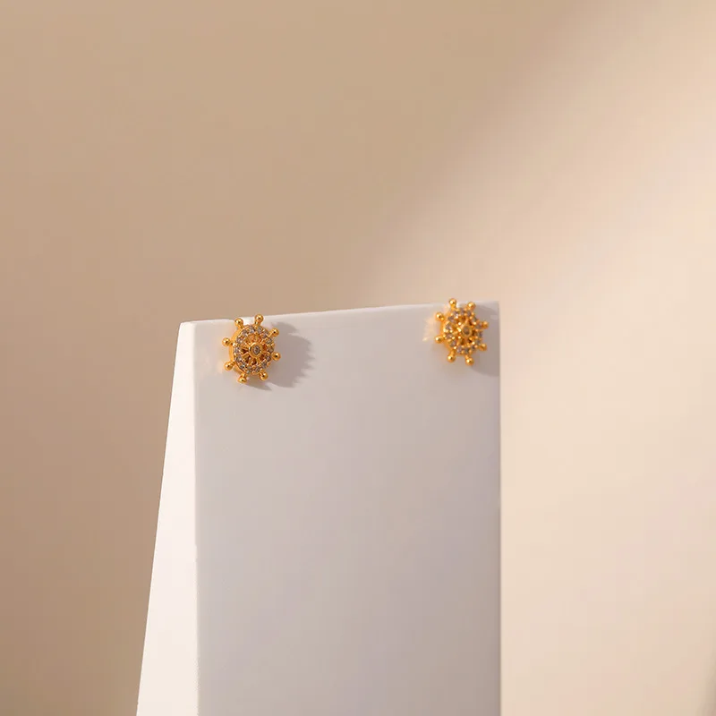 Rudder Steering Wheel Design Plated with 18K Gold Small Earrings Round Micro Set Zircon Fashion ar Studs for Women