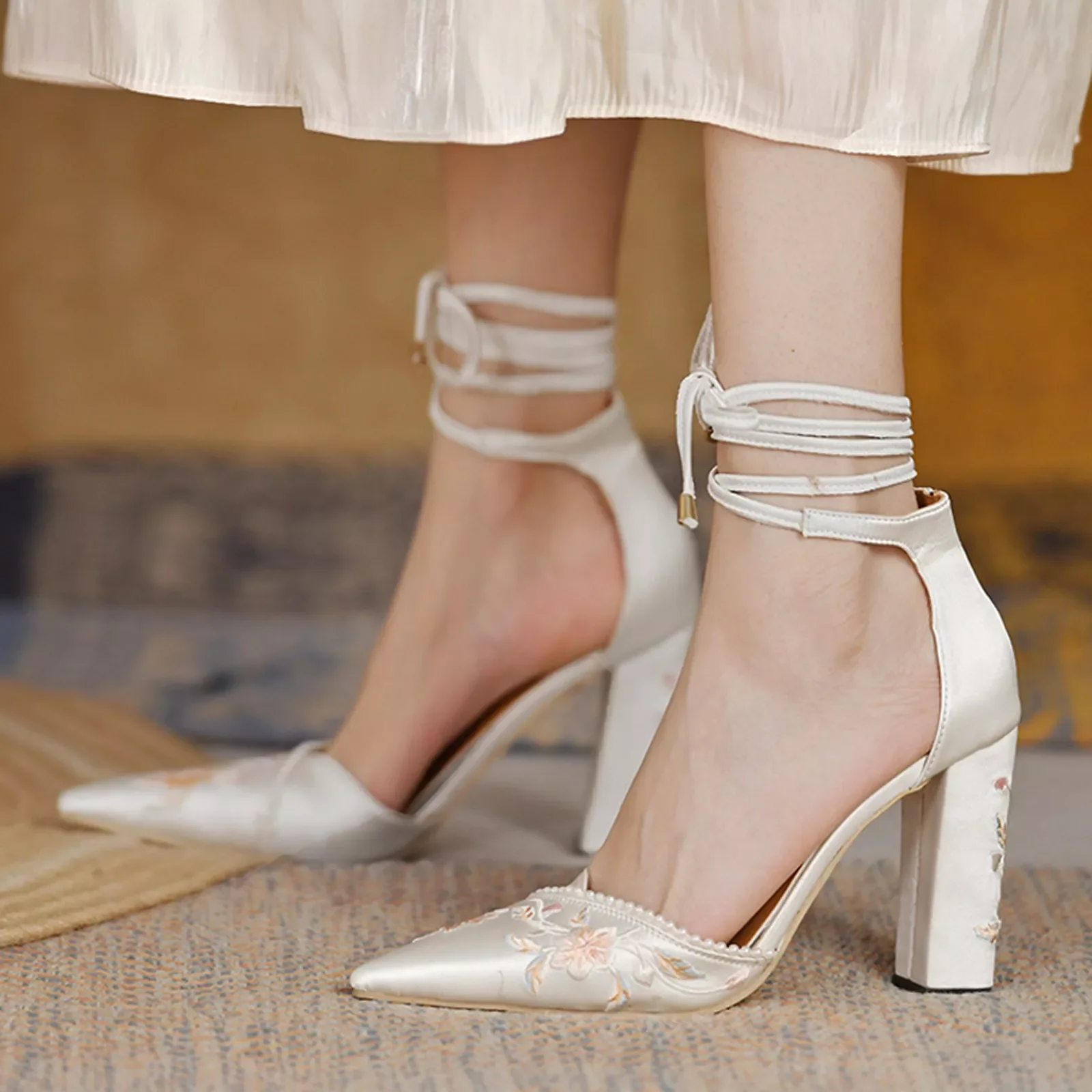 

NEW IN Sandals Pointed Shoes Lace Up Women Toe Single Embroidery Flowers Heels Women's high heels High Heel Boots Women