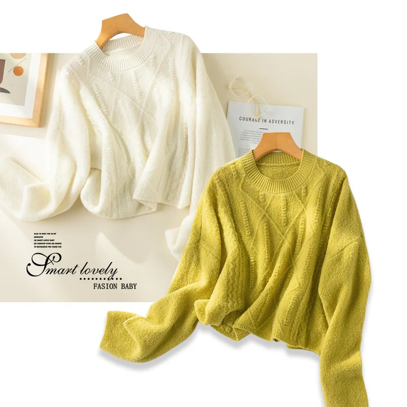 Женский вязаный свитер с рисунком ромбиками