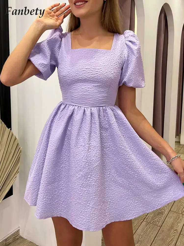 

Женское летнее платье с открытой спиной и коротким рукавом