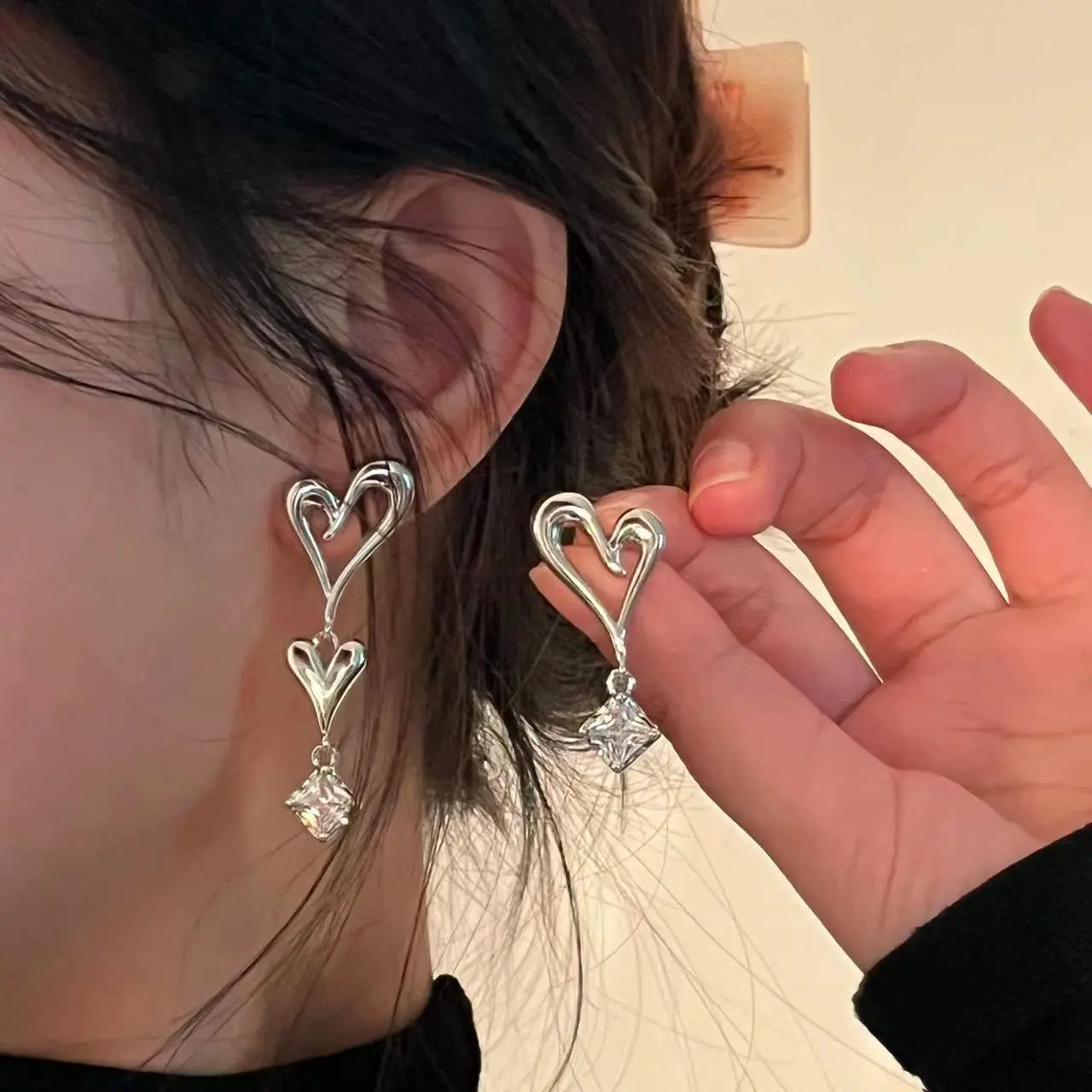 

Liquid Asymmetric Love Zircon Earrings Female Punk Trend Niche Square Diamond Pendant Design Wild Earrings for Women Jewerly