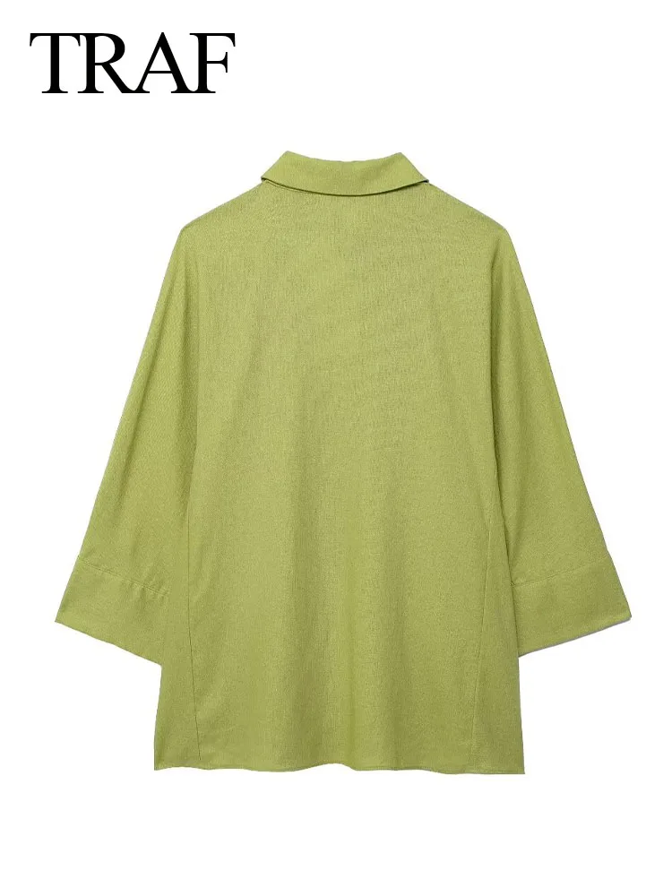 Блузка женская однотонная с рукавом три четверти и разрезом на подоле