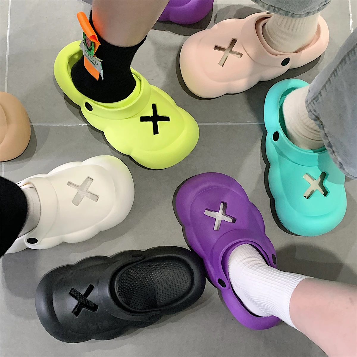

Cute Cartoon Cross Clogs For Women Summer Fashion Sandals Casual Garden Clogs Waterproof Shoes Nursing Women House Slippers
