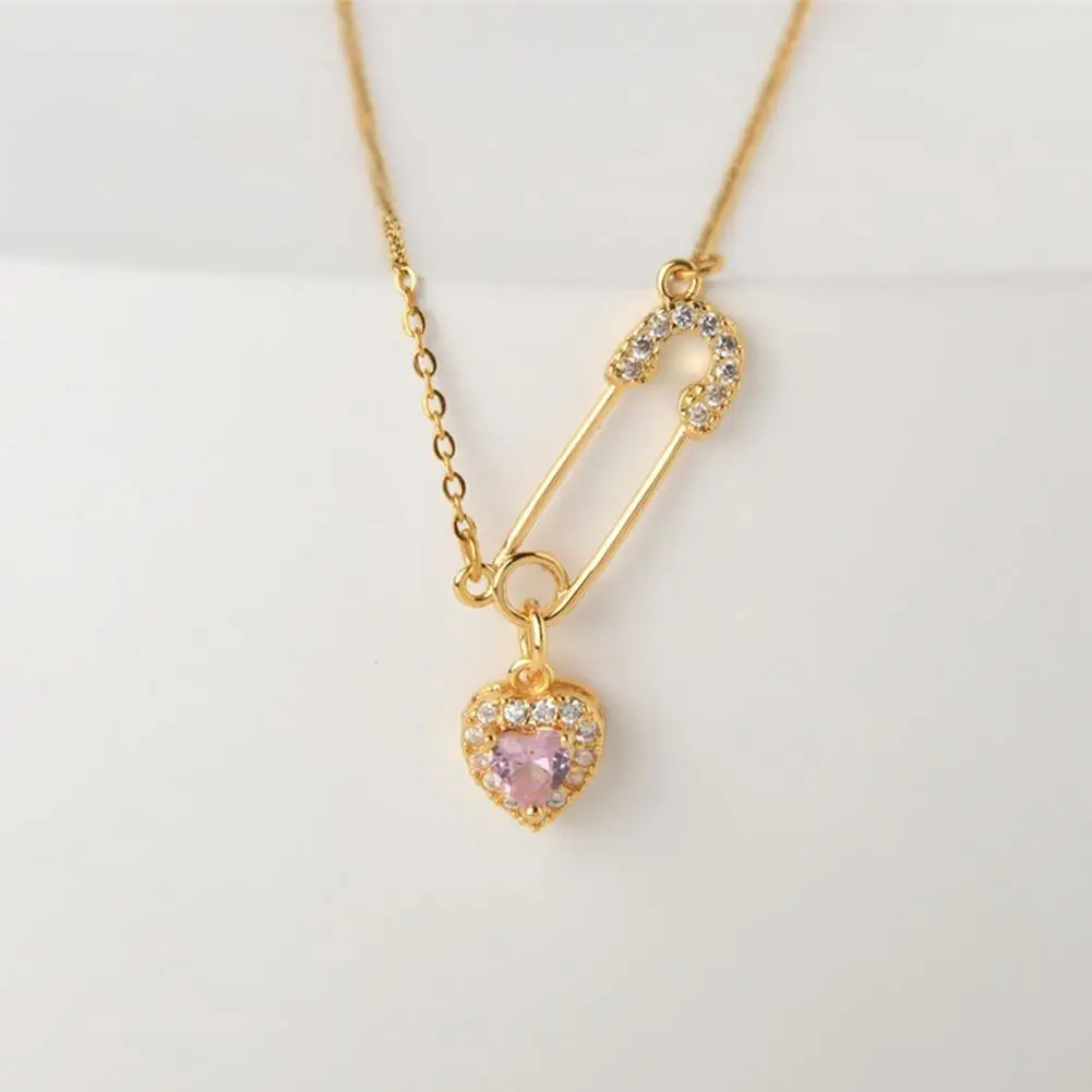 Ожерелье с безопасной булавкой подвеской в форме сердца розовые кристаллы