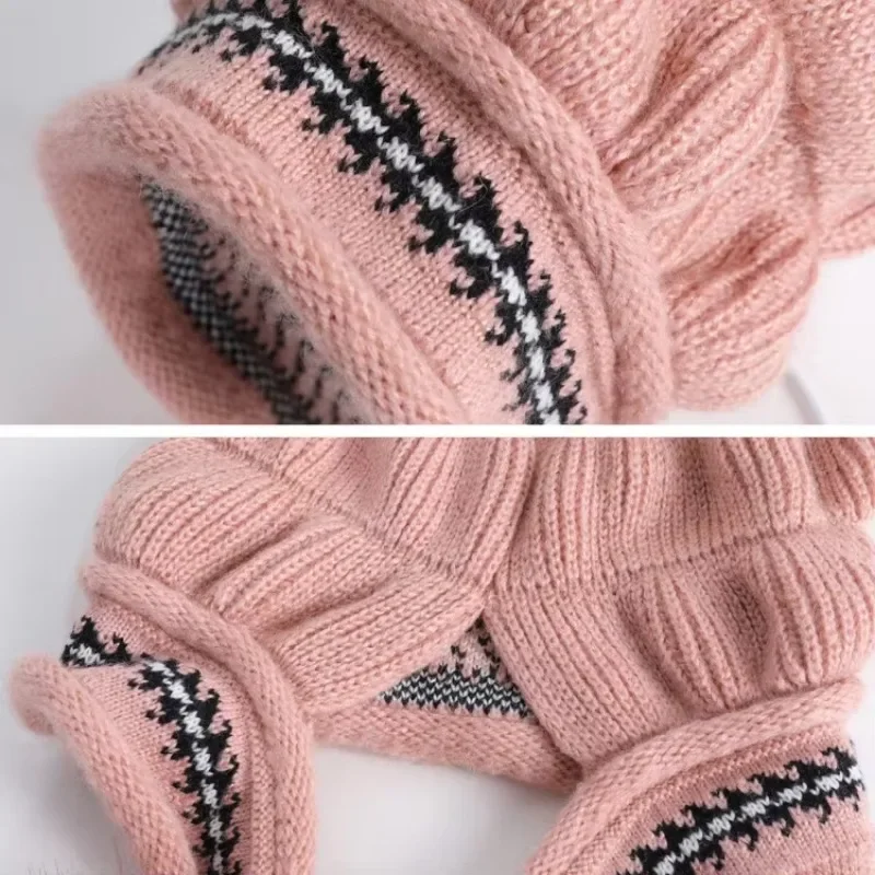 Женская зимняя шапка-бини с ушками и перчатками