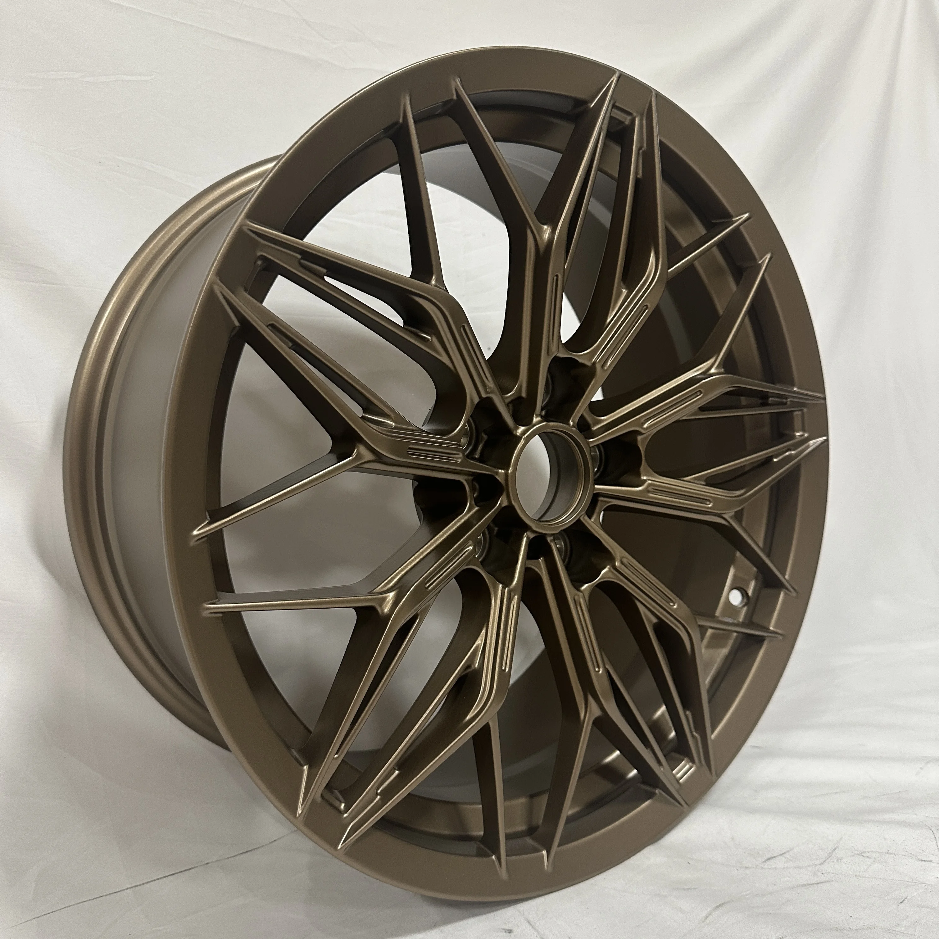 Фото Черные бронзовые диски Hyper Black для автомобилей, размеры 17X7.5J, 18X8J, 19X8.5J, 19X9.5J, технология Flow Forming, PCD 5X108, 5X112, 5X120, 5X114.3 №3