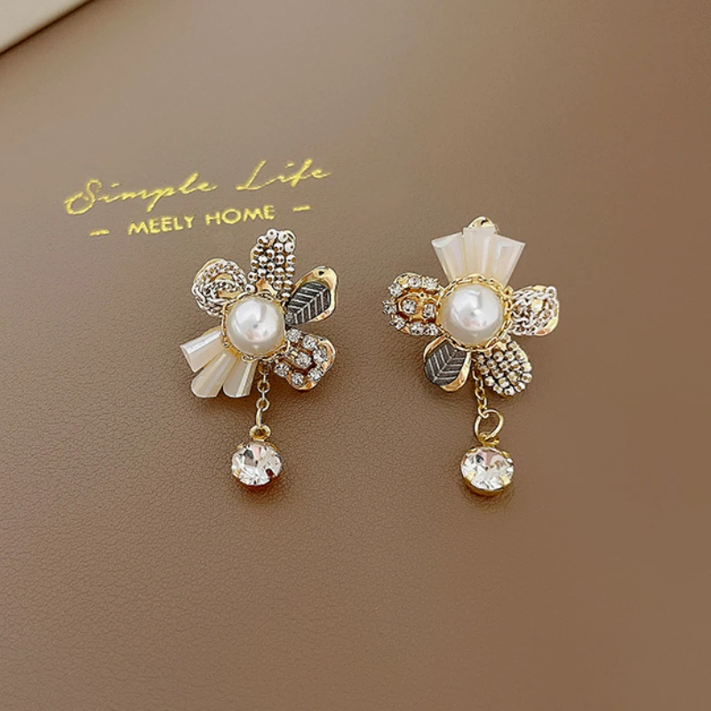 

U-Magical Fantasy Cubic Zircon Flower Simulation Pearl Dangle Earings for Women Unusual Long Tassel Gold Metal Earings Jewelry