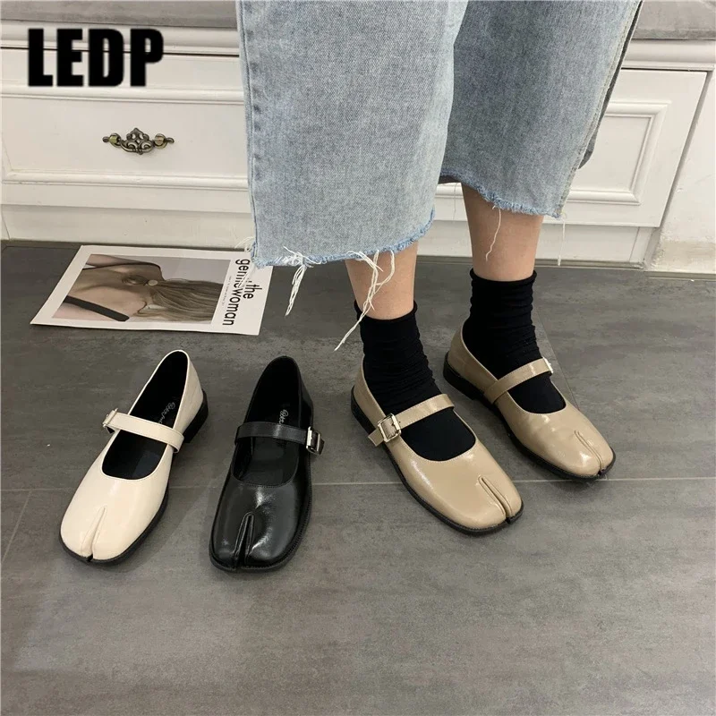 

2023 Autumn Chic Split Toe Mary Janes Shoes Women Square Toe Shallow Buckle Flats Work Office Lady Dress Fashion Shoes Vintage