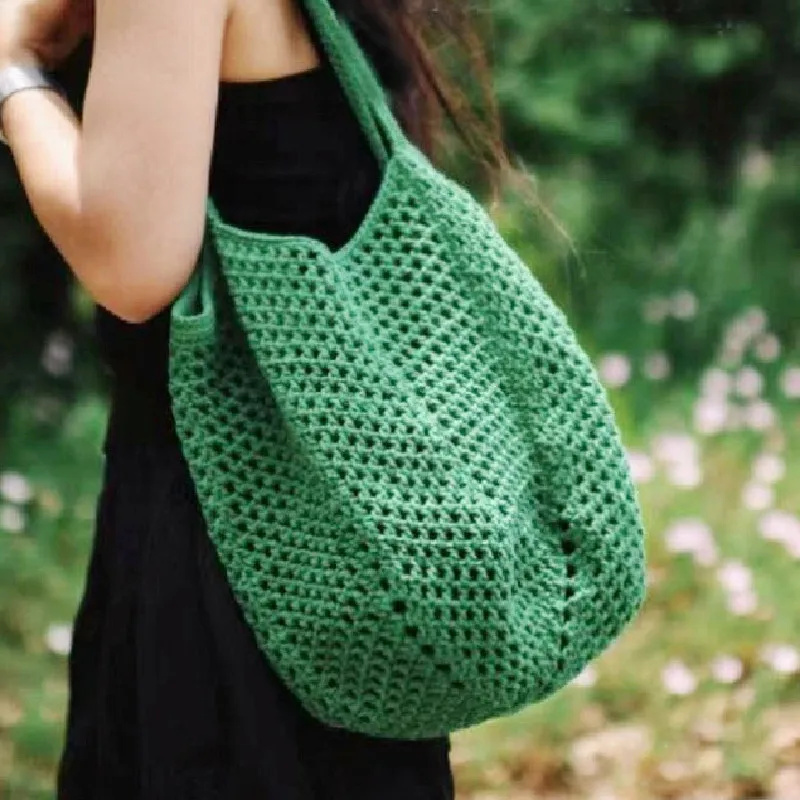 Handmade crochet hollowed out summer women's shoulder bag crossbody bag, lightweight shopping bag, simple and fashionable