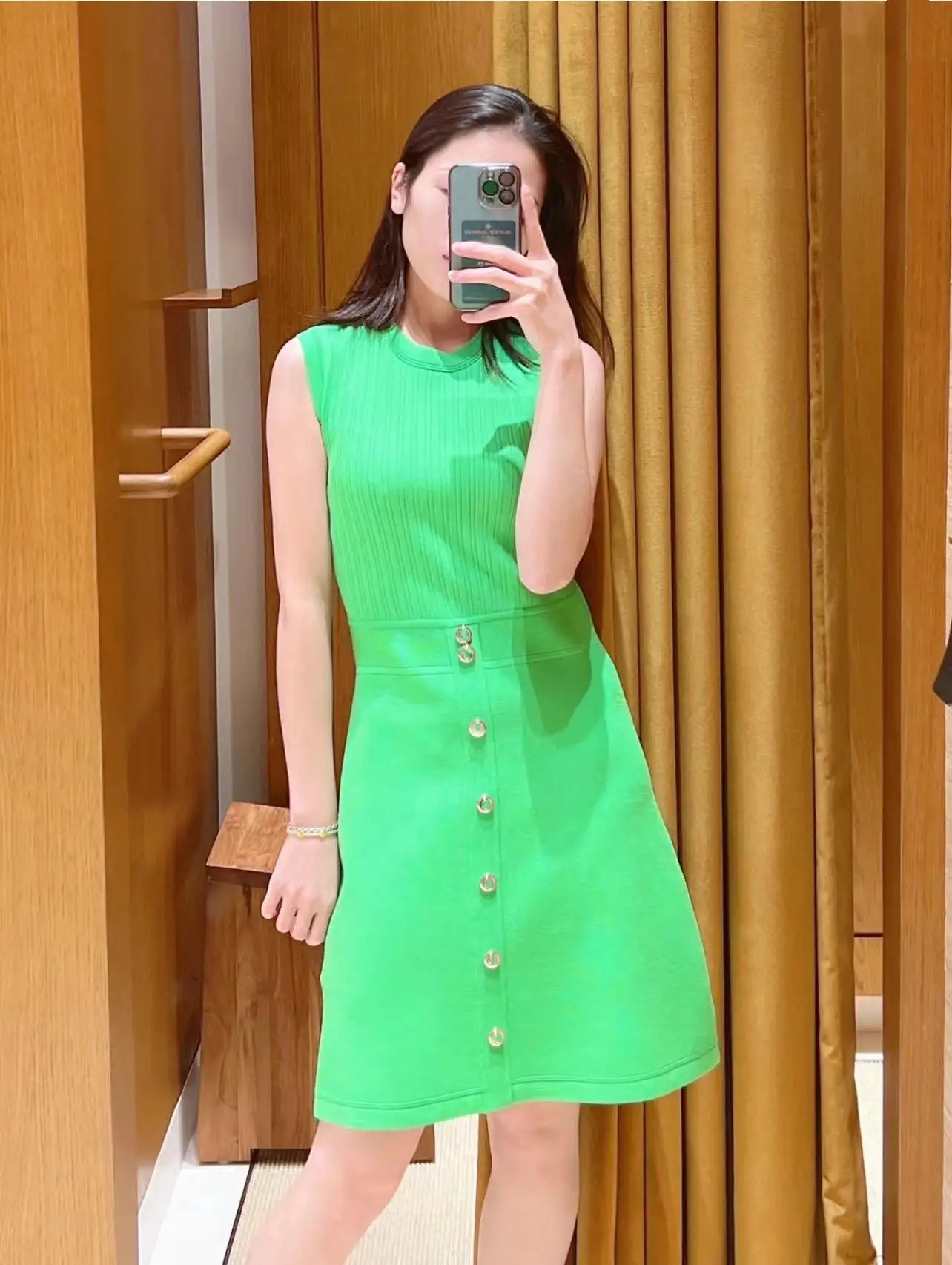 

Spring Summer 2023 Green Stitching Knit Robe Women's Elastic Waist Sleeveless A-Line O-Neck Female Mini Dress with Metal Buttons