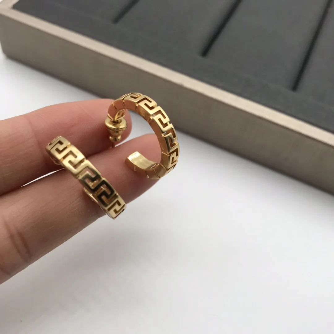 

European and American popular retro brass earrings