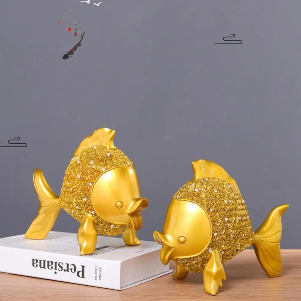 

Искусственная смола, скульптура золотой рыбки, привлекательная Антикоррозийная Красивая стоящая Минималистичная скульптура золотой рыбк...