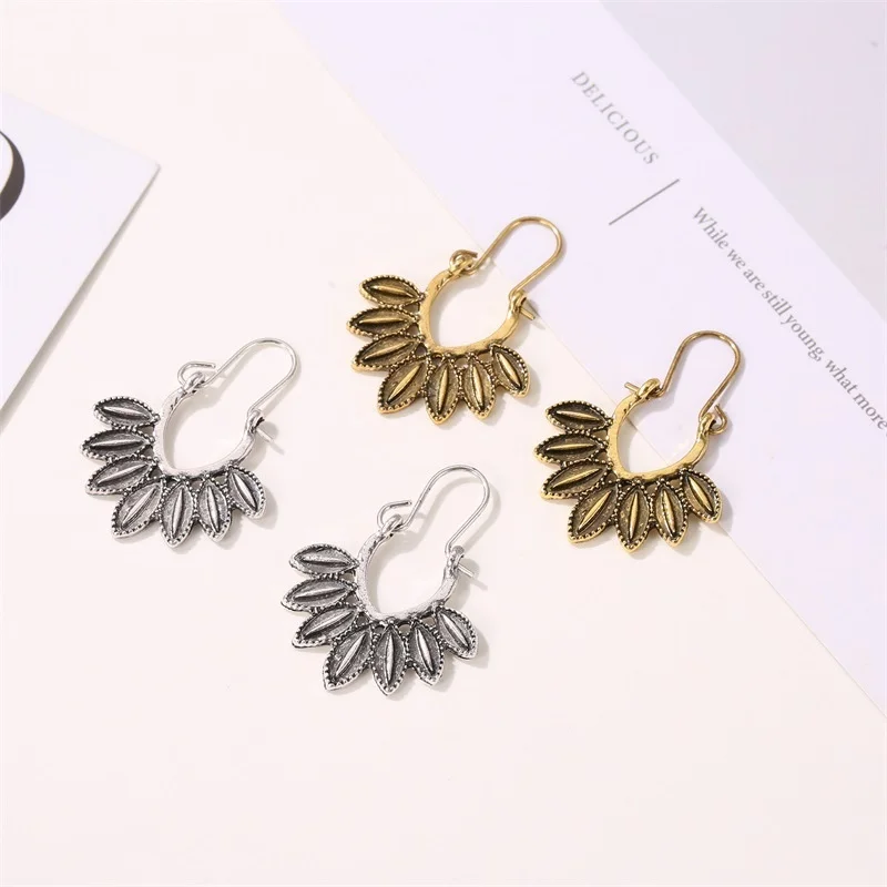 

Fashion Vintage Tassel Leaf Earrings Exaggerate Bohemian Geometric Metal Shell Charms Designer Hoop Earrings Jewelry 2023 Newest