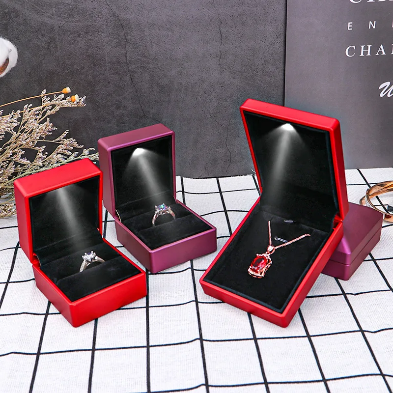 

Creativity Luxury LED Light Jewelry Storage Box Proposal Engaged Ring Earrings Pendant Necklace Packaging Case Gift Boxes