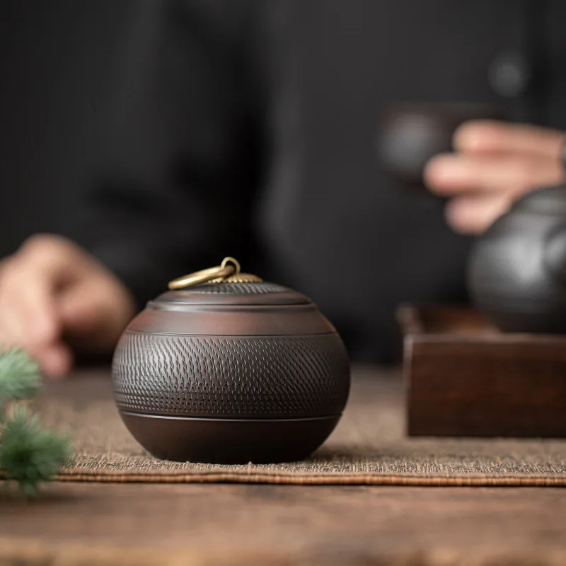 Чайная банка ручной работы из фиолетовой керамики