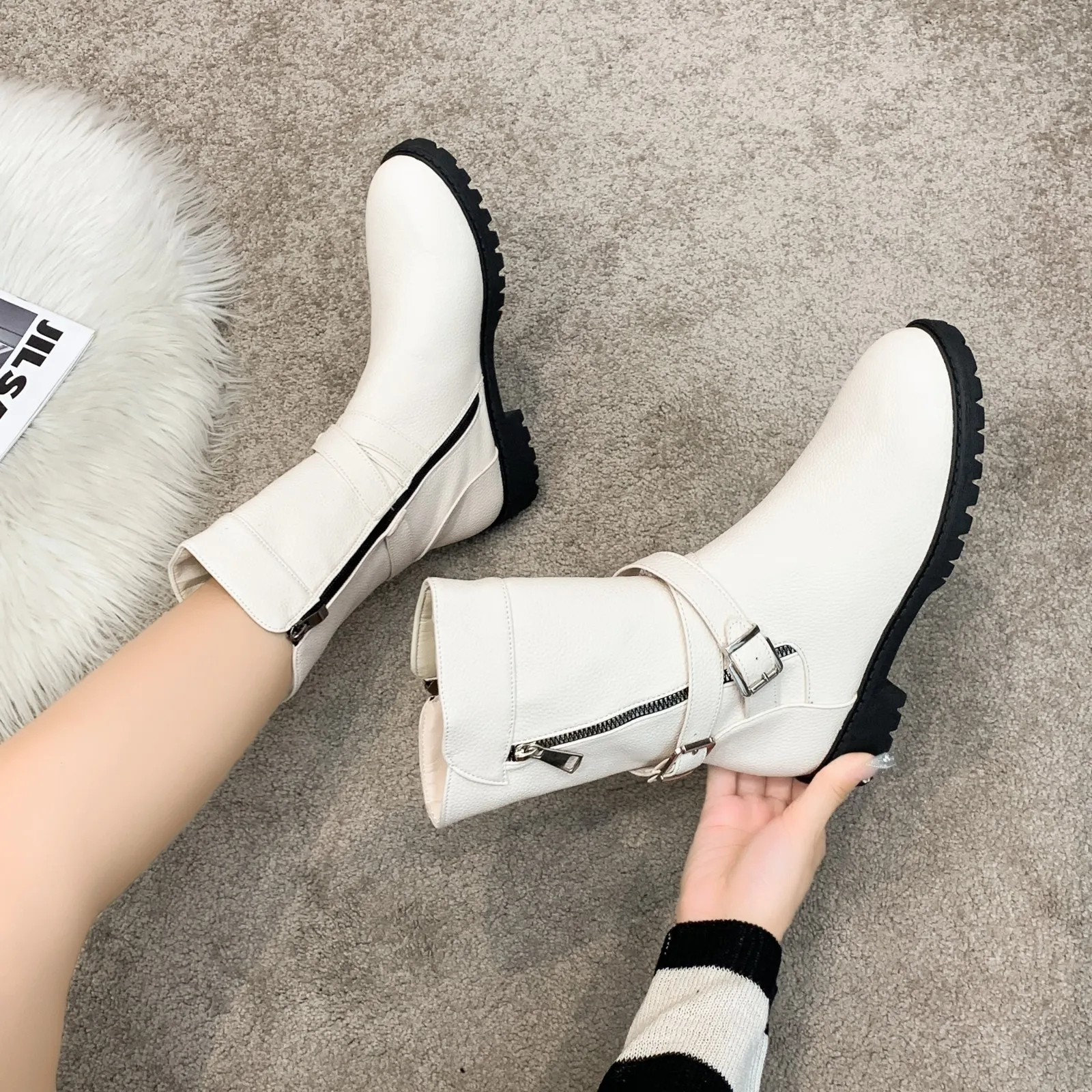 

Новые ботинки в стиле ретро, женские осенние/технические ботинки, короткие ботинки, рыцарские ботинки на толстом каблуке, черные кожаные бо...