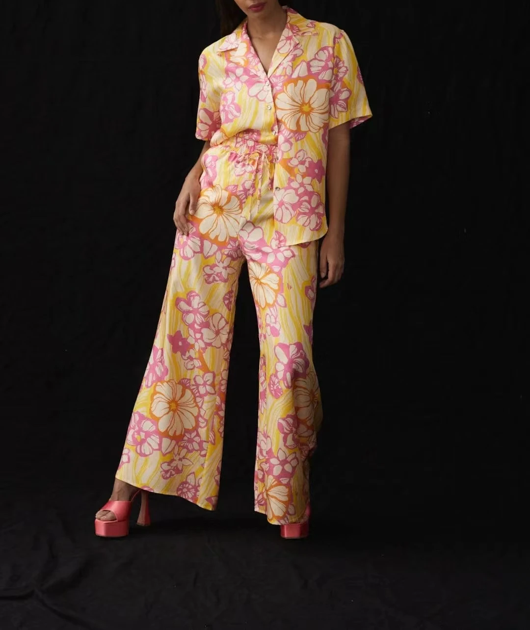 

2023 New Arrivals High Quality Yellow Silk Floral Short Sleeve Blouse and Elastic Waist Pants Set for Lady