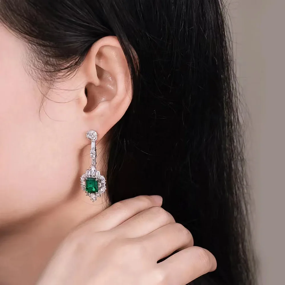 Женские серьги из серебра 925 пробы с изумрудом