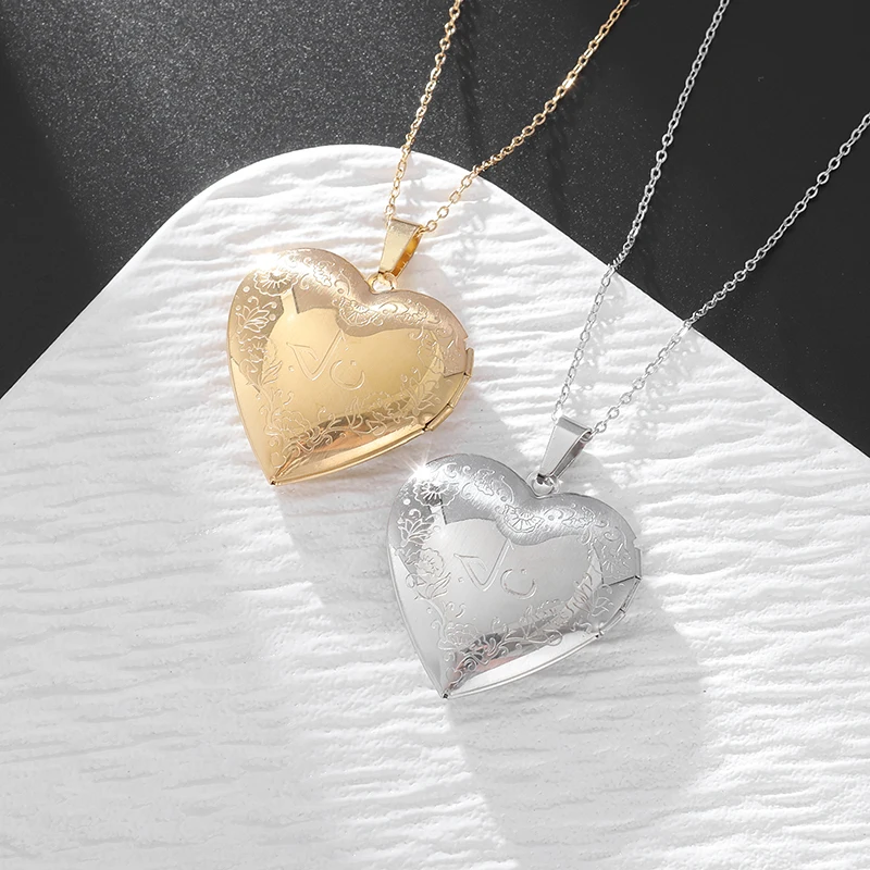 

Fashionable and Creative Heart-Shaped Openable Photo Frame Pendant Necklace for Men and Women Couples Holiday Gift Jewelry
