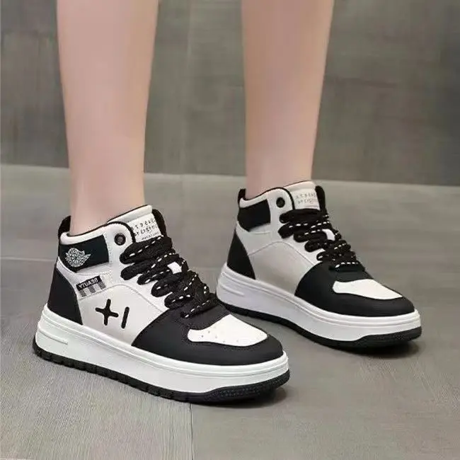 

Индивидуально разработанные высокие спортивные туфли на толстой подошве с высокой талией для студенток на осень