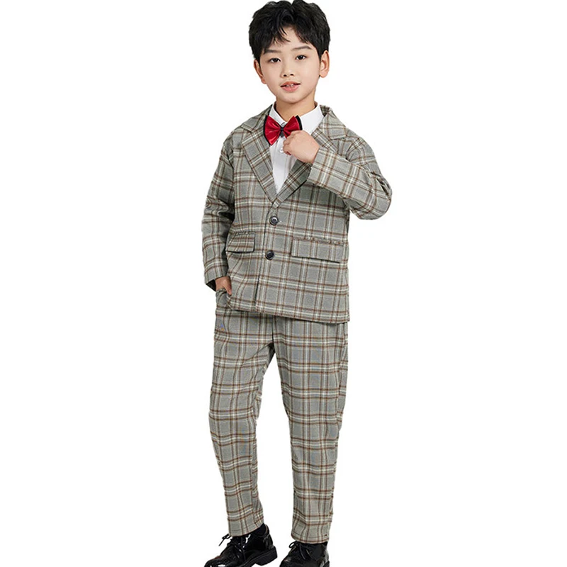 Костюм космические для мальчика новогодний. Новогодние костюмы для маочико. Необычные костюмы для детей. Оригинальный костюм для мальчика. Нотки сценический костюм для мальчика.