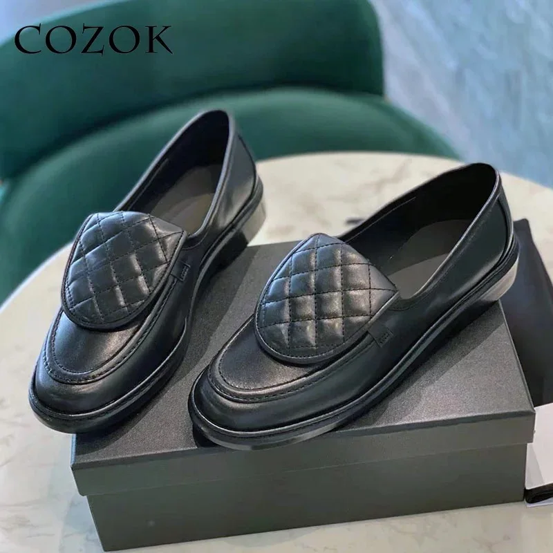 

Оригинальные дизайнерские женские лоферы в стиле ретро с откидной крышкой, осенне-зимние однотонные туфли из натуральной кожи с закрытым н...