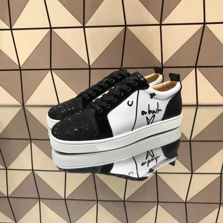 

Мужские туфли с низким вырезом на красной подошве, Высококачественная обувь для тренировок, обувь для вождения с шипами и черными кристалла...