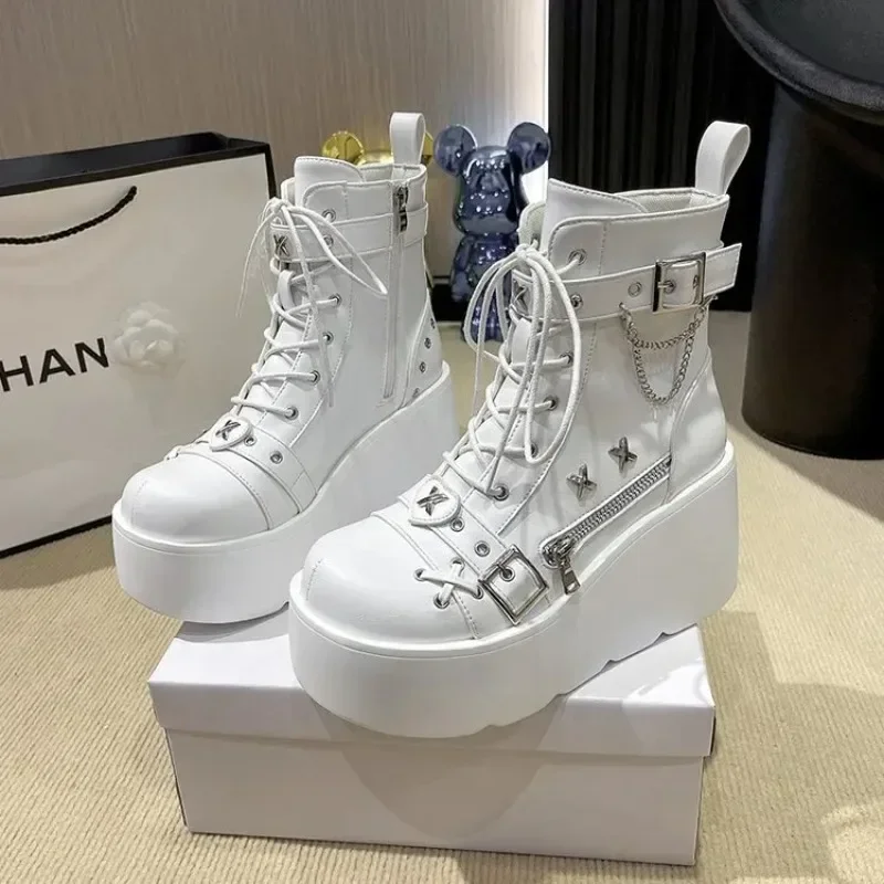 Женские мотоциклетные ботинки на платформе удобные сапоги до середины икры