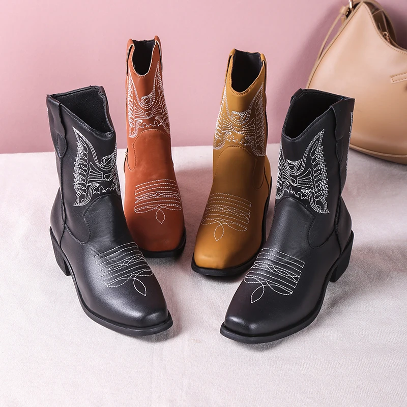 Women's Boots Autumn and Winter New Retro Embroidered Western Cowboy Boots Mid-heel Platform Shoes Light Slip-on Short Boots New