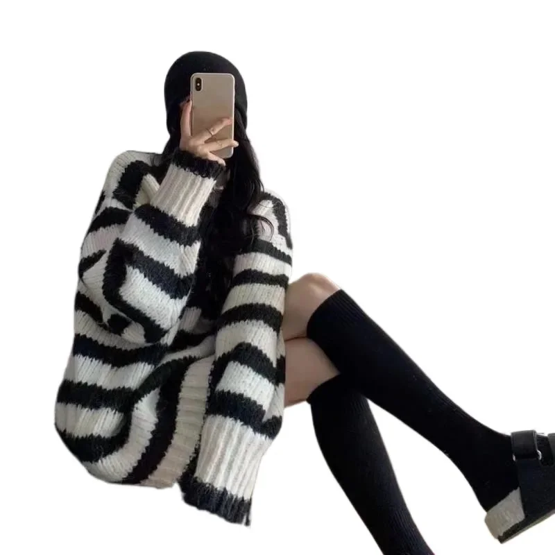 Корейский свитер средней и длинной толстой нити в контрастную полоску женский